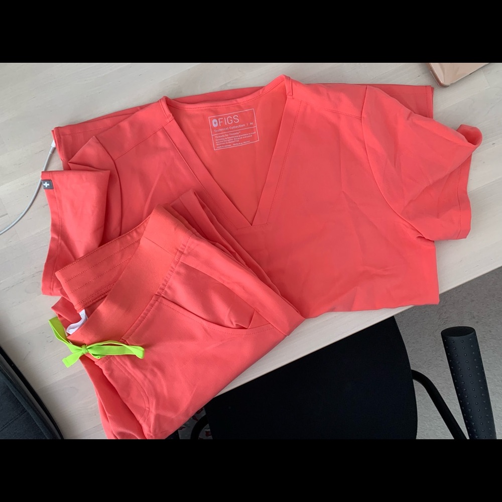 Hot Coral M Figs Scrub Top & Jogger Pants